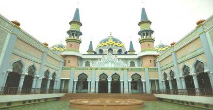 Ini Tujuh Rekomendasi Wisata Religi Masjid Termegah di Pulau Jawa 