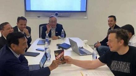 Foto Luhut dan Elon Musk Pegang Permen Kopiko Jadi Viral, Ini yang Terjadi