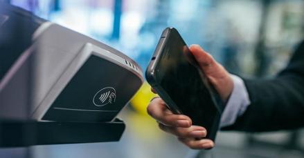 Cermati Fitur Terbaru QRIS Berbasis NFC
