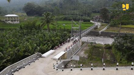 Tingkatkan Konektivitas, PUPR Garap Tiga Jembatan Gantung di Jateng (Dok.MNC)