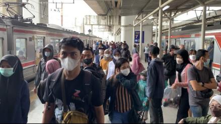 Masyarakat Dibolehkan Tak Pakai Masker di Transportasi Publik (Foto: MNC Media)