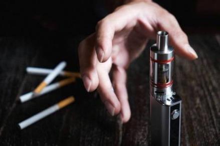 Ilustrasi rokok elektrik atau vape. (Foto: Arsip)