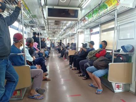 Simak Baik-Baik, Aturan Berbuka Puasa di KRL selama Ramadan 2024. (Foto MNC Media)