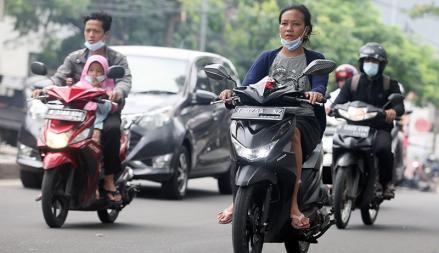 Alasan Mengapa Menggunakan Sandal Jepit Saat Berkendara Motor Dilarang (Foto: MNC Media)