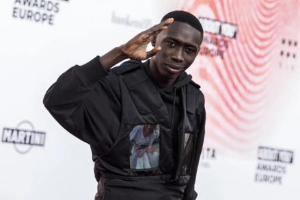 Pengikutnya 142,7 Juta, Khaby Lame Jadi Bintang TikTok dengan Followers Terbanyak  (Dok.The Verge/Rosdiana Ciaravolo/Getty Images)