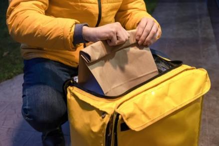 Komdigi dan DPR Siapkan Aturan Biaya Delivery Barang dan Makanan Aplikasi Ojol. (Foto: Istimewa)