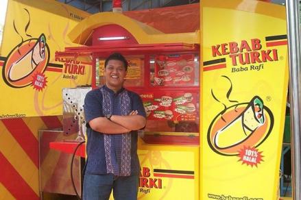 Kisah Sukses Hendy Setiono, Pemilik Kebab Baba Rafi yang Awali Usaha dari Sebuah Gerobak. (Foto: MNC Media)