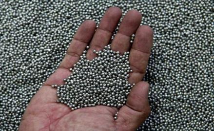 Pemerintah Pelajari Produk Turunan Ingot, Timah yang Bakal Dilarang Ekspor. Foto: MNC Media.