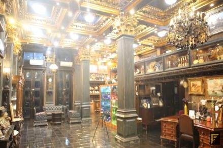 Artis dengan Hobi Koleksi Barang Antik dan Kuno yang Bikin Anda Tercengang. (Foto : MNC Media)