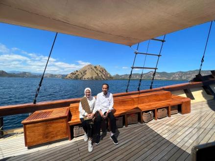Ini Foto Kebersaman Jokowi dan Ibu Iriana Naik Kapal Pinisi ke Taman Nasional Komodo (FOTO:Dok Ist)
