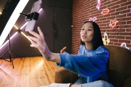 3 Kisah Suskes Content Creator: TikTokers, Affiliator, sampai Live Streamer. (Foto: Freepik)