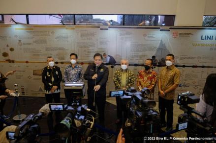 Pemerintah Luncurkan Buku Vaksinasi Covid-19 tentang Kebijakan hingga Penanganan Pandemi. (Foto: MNC Media)