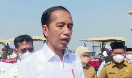 Jokowi Cek Penyaluran BLT dan Kunjungi Pabrik Aspal di Sultra (Foto: MNC Media).