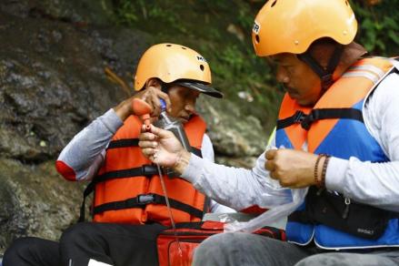 Pemkab Bogor melakukan susur Sungai Cileungsi guna mengantisipasi pencemaran limbah pabrik.