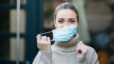 Heboh soal Pakai Masker atau Lepas Masker, Ahli Epidemiologi: Masker Sifatnya Dianjurkan. (Foto: MNC Media)