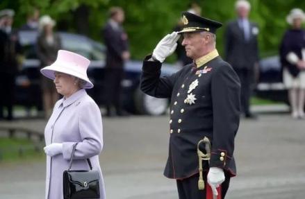 Intip Koleksi Tas Tangan Favorit Ratu Elizabeth, Ada yang Harganya Rp35 Juta. (Foto: MNC Media)
