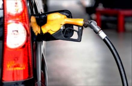 Selain Gaya Berkendara, Ini Empat Penyebab Mobil Boros Bensin. Foto: MNC Media.