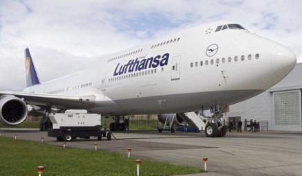 Harga saham maskapai Lufthansa termasuk salah satu yang terkena dampak serangan Israel ke Iran, hari ini. (Foto: Ist.)