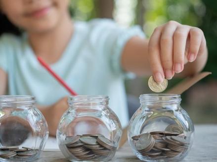 5 Cara Mengajari Anak Remaja Mengelola Uang, Tips Memulai Literasi Keuangan Sejak Dini. (Foto: Freepik)