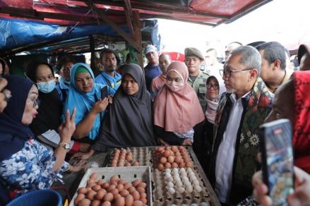 Mendag Pantau Pasar Cik Puan Pekanbaru, Harga Telur-Bawang Merah Turun (Dok.MNC)