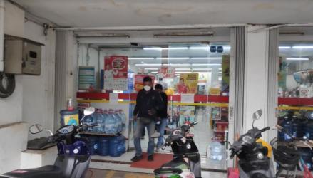 Estimasi Penghasilan Tukang Parkir Indomaret dan Alfamart, Sehari Bisa Rp3 juta. (FOTO: MNC Media)