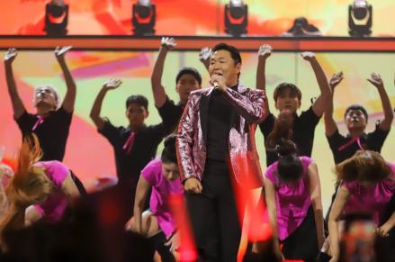 Bawakan Gangnam Style, PSY Sukses Bikin Heboh   (foto: MNC Media)