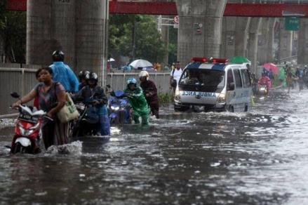Upaya Pemkot Jaksel Mitigasi Banjir saat Curah Hujan Tinggi di Akhir Juli-Agustus 2024. (Foto MNC Media)
