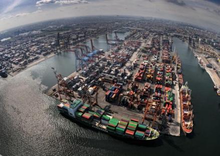 10 Pelabuhan Terbesar di Dunia, Shanghai Berada di Puncak dengan 43,3 Juta TEUs (Foto: MNC Media)