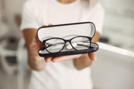 3 Cara Periksa Mata di Optik Pakai BPJS, Langkah Membuat Kacamata dengan Subsidi. (Foto: Freepik))