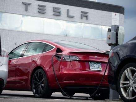Penjualan Tesla kembali turun lebih dari 60 persen di Swedia dan Denmark. (foto: iNews Media)