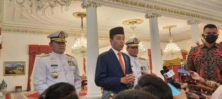 Jokowi Beri Pesan Khusus untuk KSAL: Jaga Kedaulatan Negara dan Perbatasan. (Foto: Raka Dwi Novianto/MNC Media)