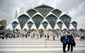 Ridwan Kamil Siapkan Lahan Satu Hektare Tampung PKL Masjid Al Jabbar. (Foto: MNC Media)