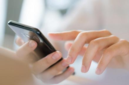 Begini Cara Adukan Nomor Penipuan SMS ke Kominfo. Foto: MNC Media.