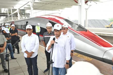 Menhub Sebut KCJB Jadi Solusi Atasi Macet yang Bikin Negara Tekor