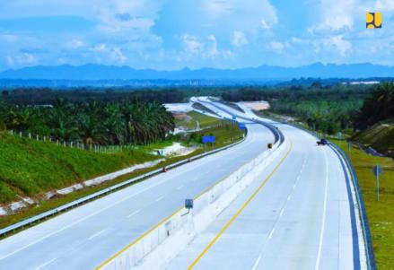 Lebih dari 5.000 Kendaraan Lintasi Tol Pekanbaru-XIII Koto Kampar (FOTO:MNC Media)
