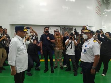 Sebelum Diresmikan Jokowi, Menhub Tinjau KMP Behtera Nuh (FOTO: MNC Media)