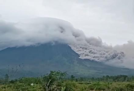 Gunung Semeru Hari Ini Sudah Erupsi 21 Kali (FOTO: MNC Media)