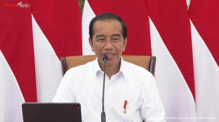 Beri Penghargaan PPKM Award, Jokowi Klaim RI Negeri Terbaik Tangani Pandemi. (Foto: MNC Media)