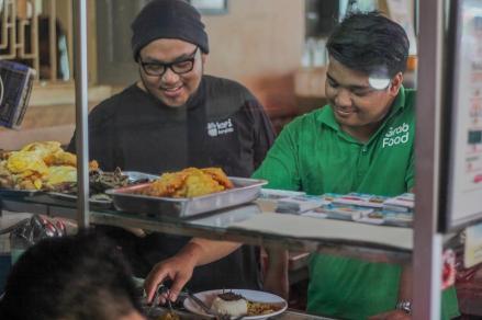 Syarat dan Cara Daftar Driver GrabFood Terbaru 2023, Bisa Secara Online. (Foto: MNC Media)    