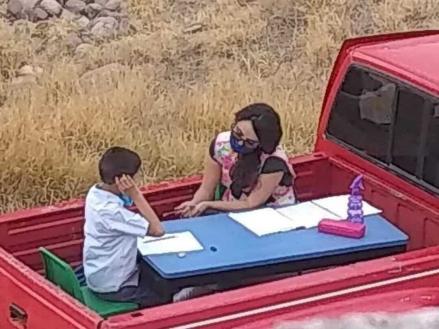 3 Kisah Inspiratif Guru SD: Ubah Truk Jadi Kelas, Berkendara Berjam-Jam Demi Murid Saat Pandemi