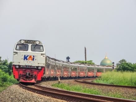KAI Tambah Rute KA Jarak Jauh Relasi Cikarang-Bandung, Harga Tiket Rp45 Ribu (foto: MNC media)