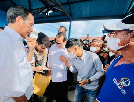 Kunjungi Desa Pajukakang Maros, Jokowi Dengar Curhatan Nelayan (FOTO: Ist)