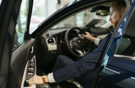 Jangan Panik, Begini Cara Mengatasi Mobil yang Alami Overheat. Foto: MNC Media.