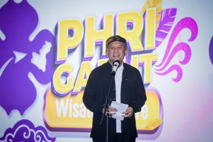Gandeng Desainer, Teten Ingin Produk Fesyen Kulit Domba Garut Mendunia Seperti Gucci. (Foto: KemenKopUKM)