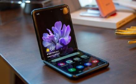 Samsung segera Luncurkan Smartphone Lipat Tahan Air dan Debu. (Foto: MNC Media)