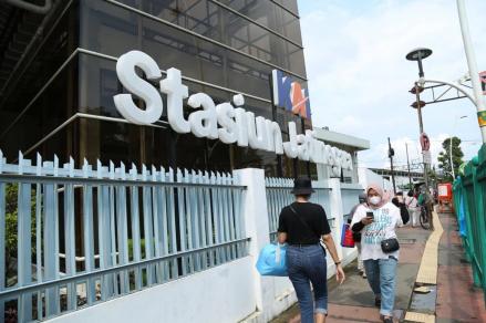 Daftar KA Jarak Jauh yang Berhenti di Stasiun Jatinegara hingga 2 September 2025. (Foto Istimewa)