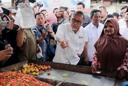 Tinjau Pasar Besar Palangka Raya, Mendag: Harga Bapok Stabil Jelang Idul Adha. Foto: MNC Media.