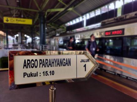 Mulai Hari ini Penumpang Kereta Api Jarak Jauh Boleh Lepas Masker. (Foto: MNC Media)