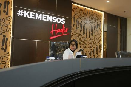 Risma Pangkas Dana Pembangunan Gedung Demi Ciptakan Alat Bantu Disabilitas. (Foto: MNC Media)