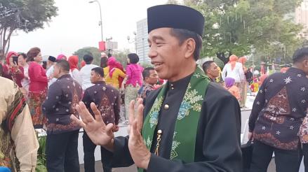 Intip Gaya Jokowi Pakai Baju Adat Betawi di Istana Berkebaya. (Foto: MNC Media)